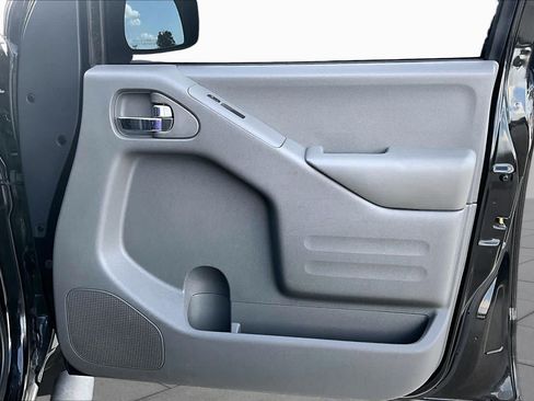 Used 2018 Nissan Frontier SV RWD image 23