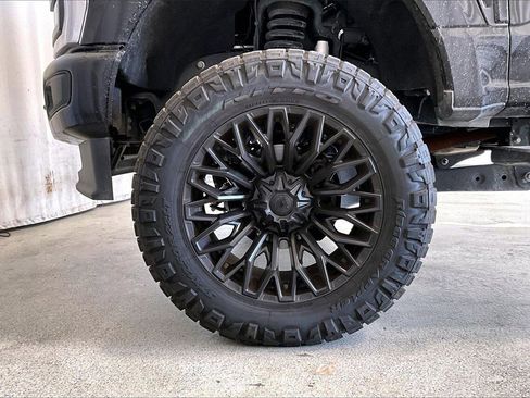 Used 2024 Ford F250 Lariat w/ Sport Appearance Package image 6