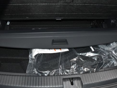 Certified 2025 Volkswagen Atlas SE image 26