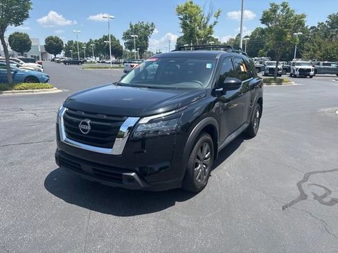 Used 2025 Nissan Pathfinder SV AWD/4WD image 4