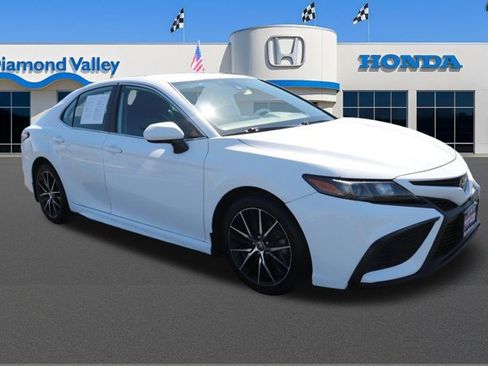 Used 2021 Toyota Camry SE w/ Carpet Mat Package (TMS) FWD image 1