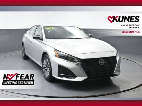 Used 2024 Nissan Altima 2.5 SV FWD image 1