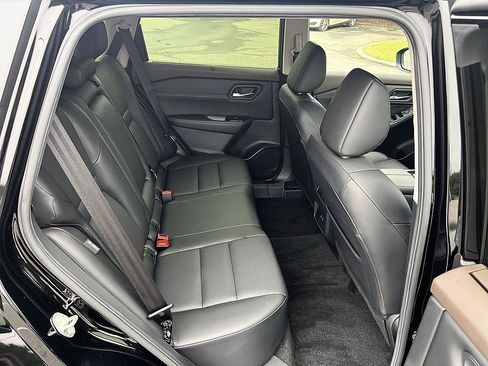 Certified 2023 Nissan Rogue SV w/ SV Premium B Package AWD/4WD image 16