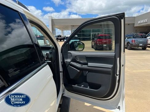 New 2026 Ford Expedition Max Platinum w/ Driver's Package AWD/4WD image 38