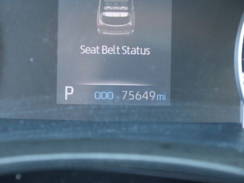 Used 2020 Toyota Highlander L FWD image 17