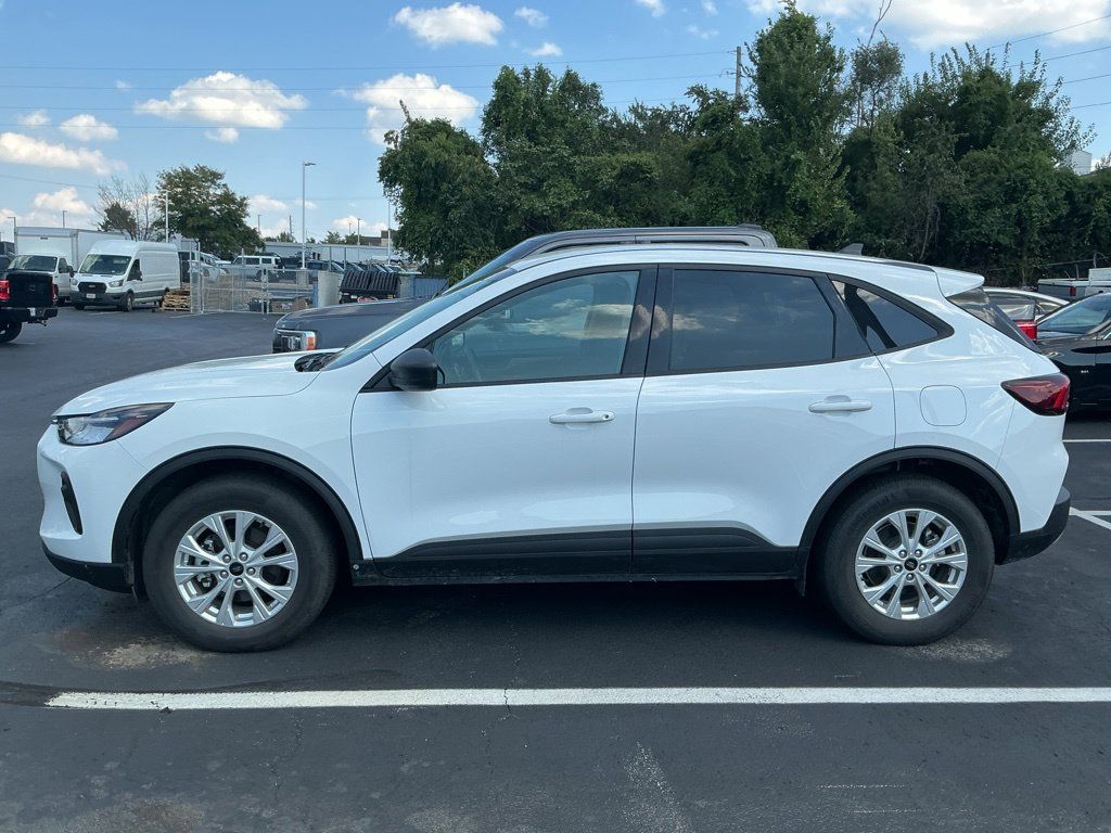 Used 2025 Ford Escape Active AWD/4WD image 5