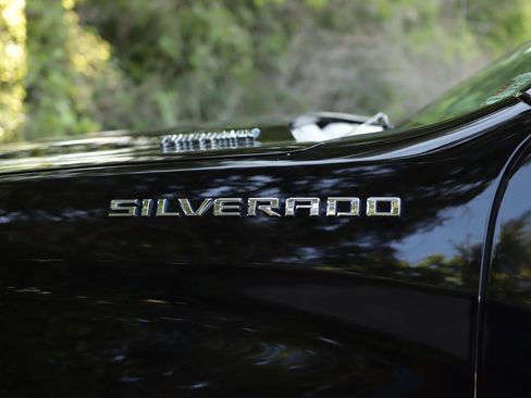 Used 2024 Chevrolet Silverado 1500 LT AWD/4WD image 33