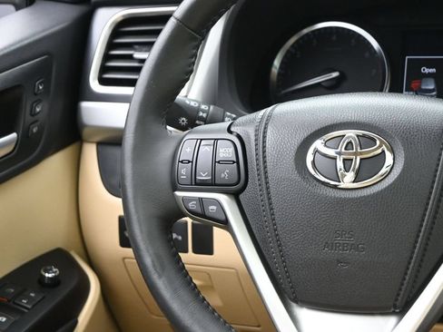 Used 2014 Toyota Highlander Limited Platinum AWD/4WD image 24