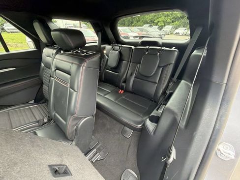 Used 2025 Ford Explorer ST-Line w/ ST-Line Street Pack AWD/4WD image 23