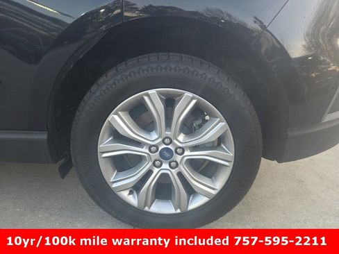 Used 2022 Ford Edge Titanium image 9