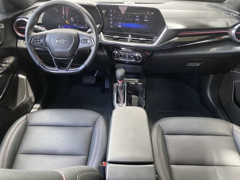 Used 2024 Chevrolet Trax RS w/ Sunroof Package FWD image 15