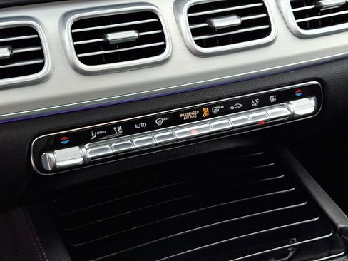 Used 2024 Mercedes-Benz GLE 450e 4MATIC image 17