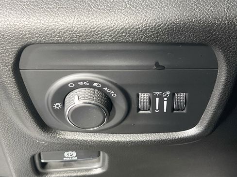 Used 2023 Jeep Grand Cherokee Altitude image 10