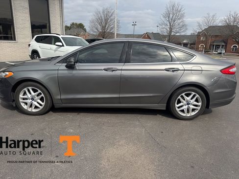 Used 2014 Ford Fusion SE image 2
