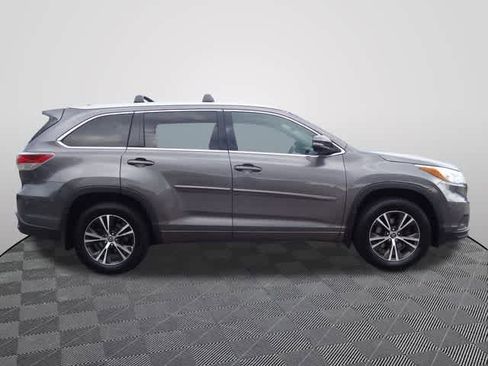 Used 2016 Toyota Highlander XLE w/ Protection Package #3 AWD/4WD image 4