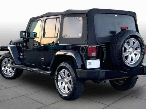 Used 2016 Jeep Wrangler Unlimited Sahara w/ Connectivity Group AWD/4WD image 11