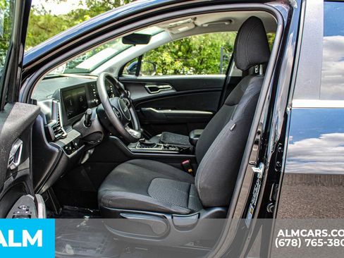 Used 2025 Kia Sportage LX FWD image 17