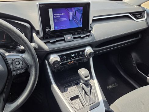 Used 2025 Toyota RAV4 XLE FWD image 17