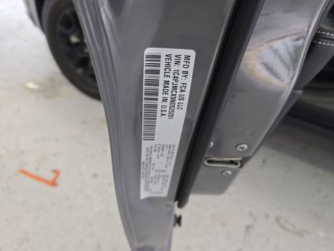 Used 2022 Jeep Cherokee Latitude w/ Trailer Tow Group AWD/4WD image 14