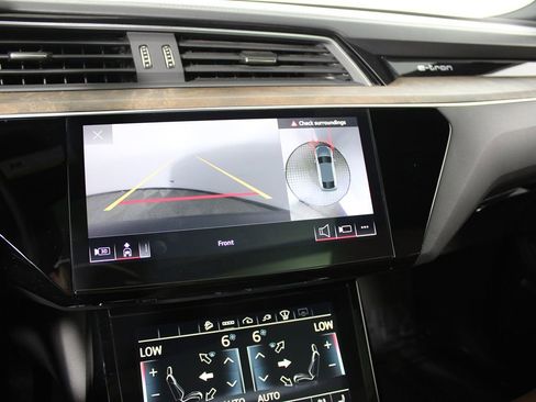 Used 2022 Audi e-tron Prestige w/ Prestige Package image 41