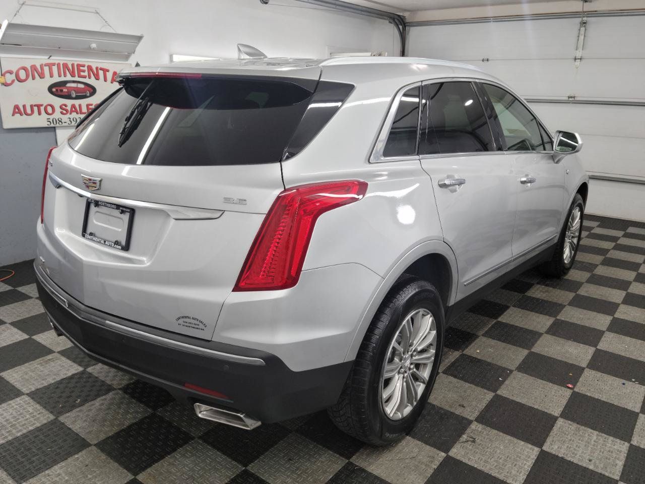Used 2018 Cadillac XT5 Luxury w/ Driver Awareness Package AWD/4WD image 7