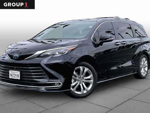 Certified 2024 Toyota Sienna Platinum FWD image 1