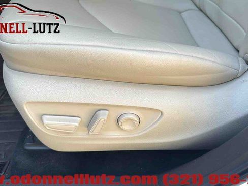 Used 2022 Toyota Highlander XLE FWD image 12