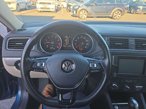 Used 2017 Volkswagen Jetta SE image 13