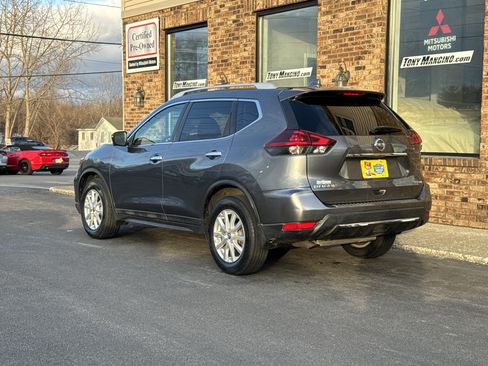 Used 2018 Nissan Rogue SV w/ Sun & Sound Touring Package image 3