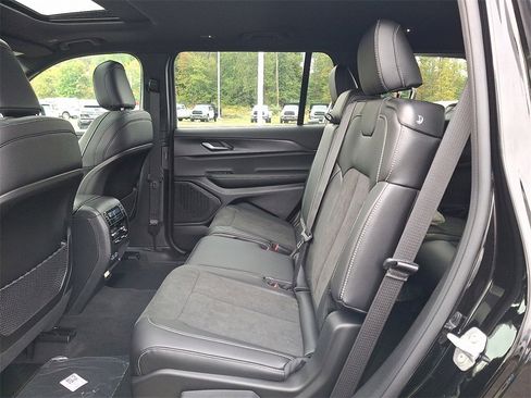 New 2025 Jeep Grand Cherokee L Altitude image 6