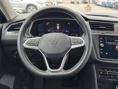 Certified 2023 Volkswagen Tiguan SE FWD image 18