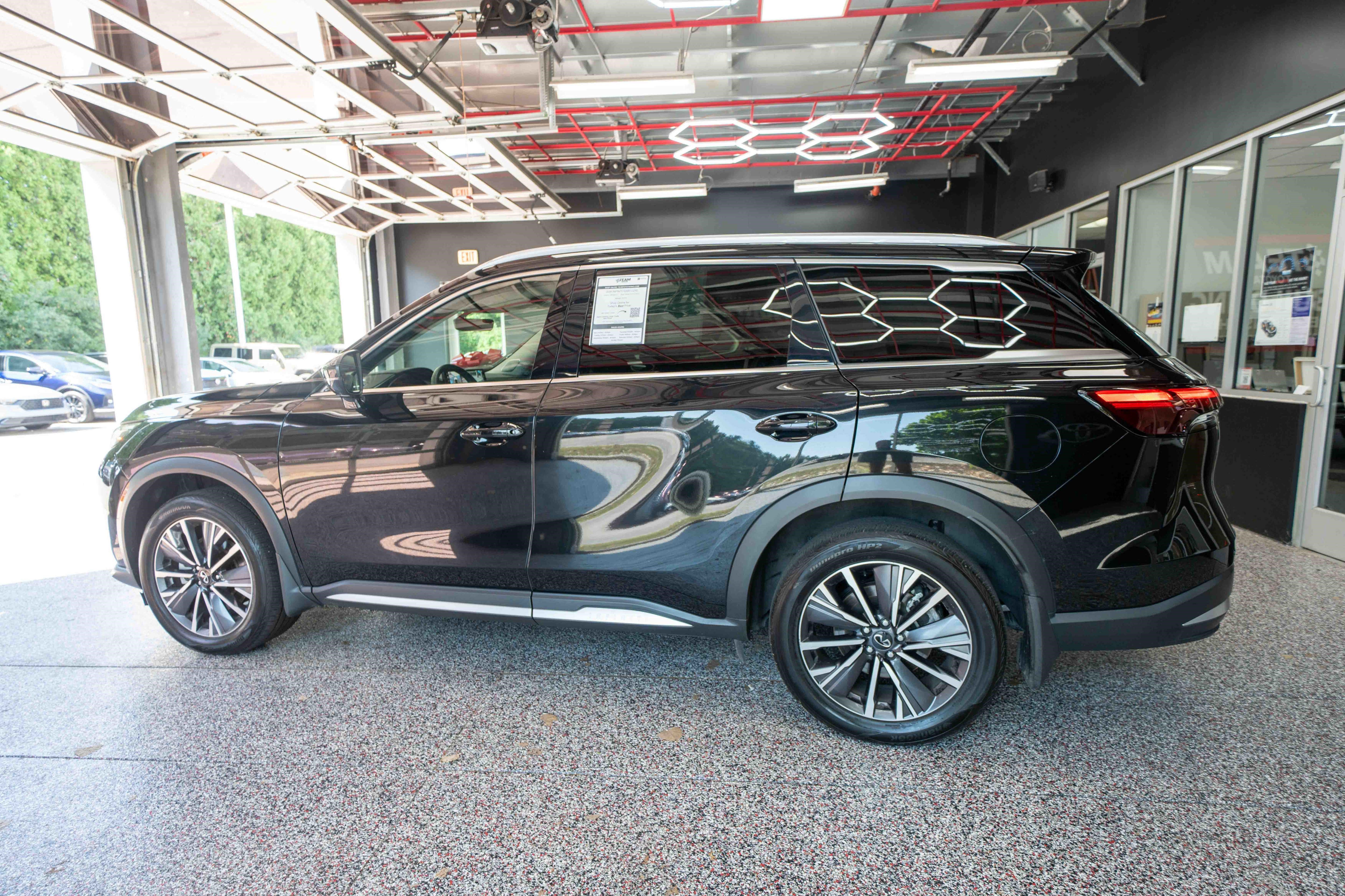 Used 2026 INFINITI QX60 Luxe w/ Cargo Package AWD/4WD image 2