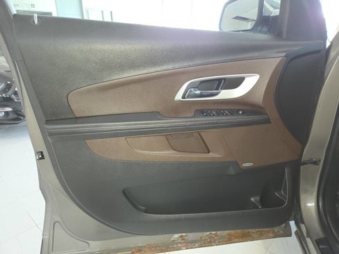 Used 2010 Chevrolet Equinox LT w/ Chrome Appearance Package FWD image 13