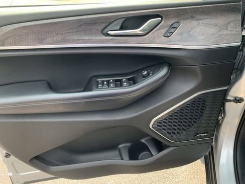 Used 2022 Jeep Grand Cherokee L Limited image 23