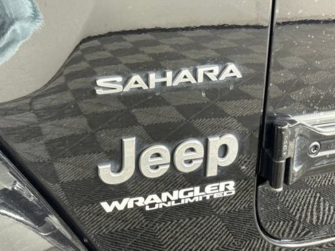 Used 2022 Jeep Wrangler Unlimited Sahara AWD/4WD image 48