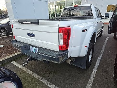 Used 2019 Ford F350 Lariat w/ Tow Technology Bundle image 3
