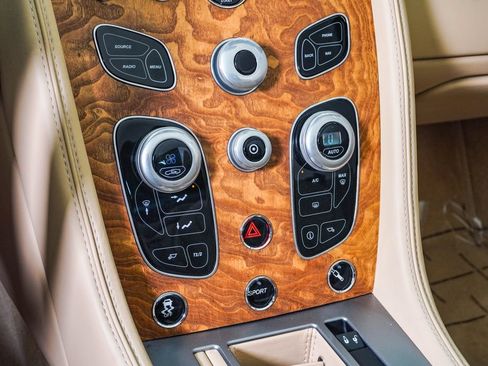 Used 2016 Aston Martin DB9 GT RWD image 33