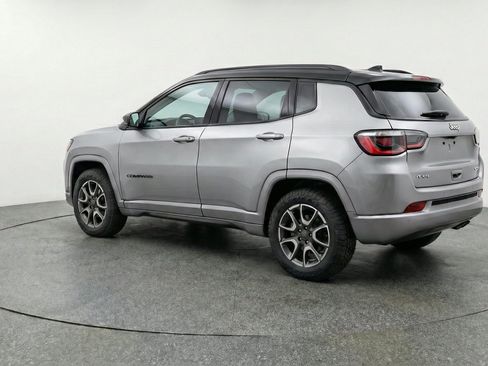 Used 2025 Jeep Compass Trailhawk AWD/4WD image 6