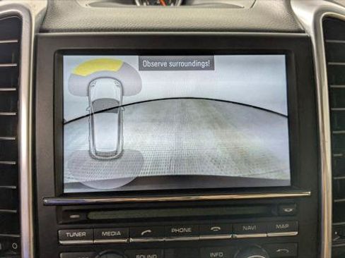Used 2016 Porsche Cayenne w/ Premium Package AWD/4WD image 30
