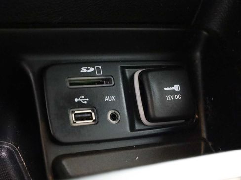 Used 2014 Jeep Cherokee Latitude w/ Cold Weather Group FWD image 32
