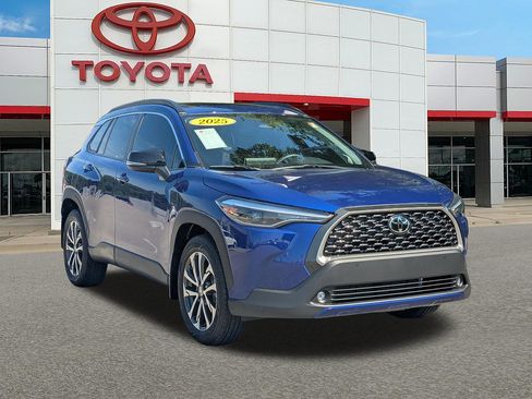 Certified 2025 Toyota Corolla Cross XLE w/ Convenience Package FWD image 1