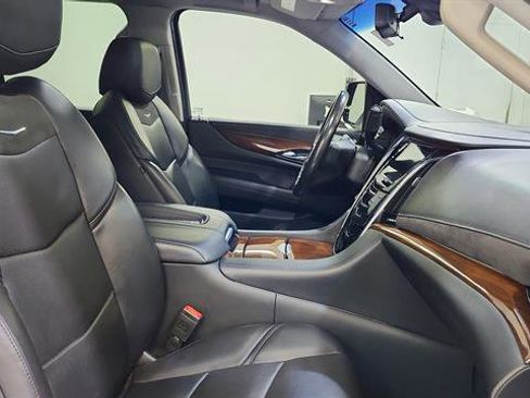 Used 2019 Cadillac Escalade Premium Luxury RWD image 27