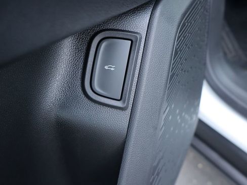 New 2026 Chevrolet Equinox LT w/ Convenience Package II FWD image 16