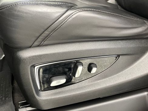 Used 2020 Cadillac Escalade Premium Luxury image 26