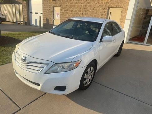 Used 2010 Toyota Camry LE FWD image 2
