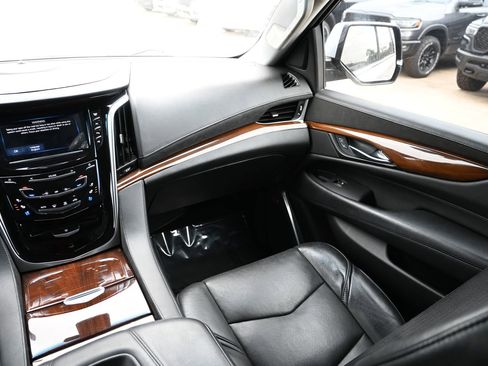 Used 2020 Cadillac Escalade Luxury image 21
