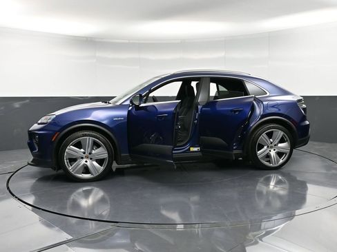Certified 2024 Porsche Macan 4 Electric image 40