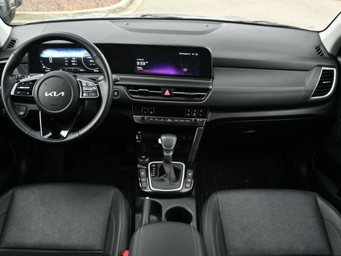 Used 2025 Kia Seltos EX image 3