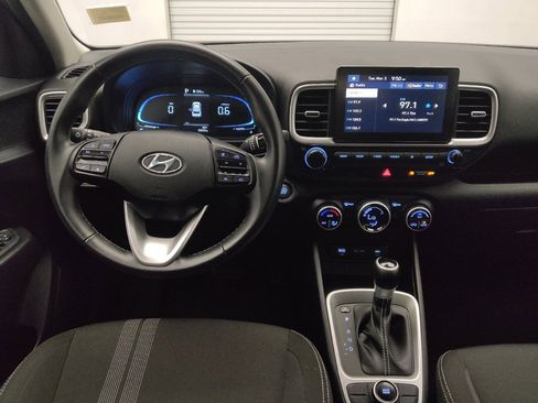 Used 2025 Hyundai Venue SEL image 22