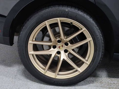 Certified 2023 Porsche Macan Turbo image 38